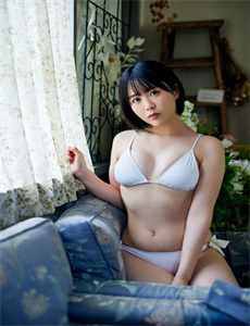 《妈妈和儿子乱-丰满多毛的大隂唇的》