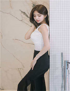 《武动乾坤漫画费观看-女人和猪zozo》